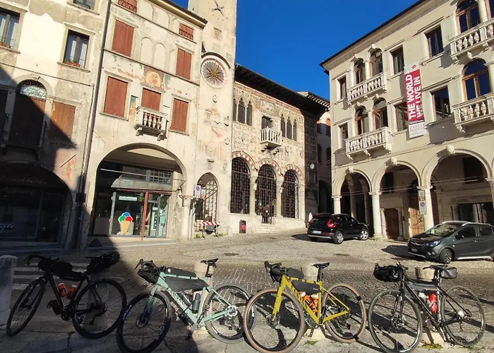 아파트호텔 Torre Ca Emo, La Mansarda Di Serravalle 3*