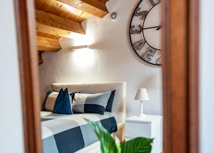 Torre Ca Emo, La Mansarda Di Serravalle 아파트호텔 3*