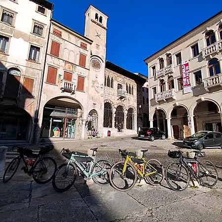 Apartahotel Torre Ca Emo, La Mansarda Dell'ammiraglio 3*