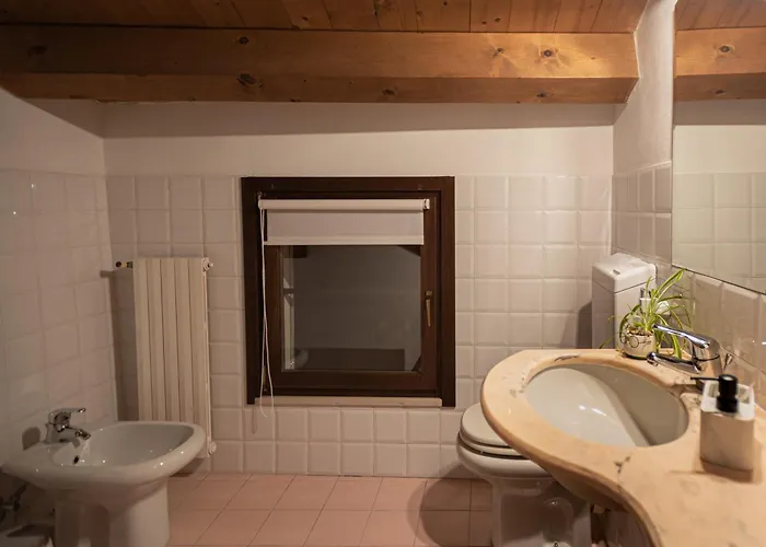 Ξενοδοχείο με διαμερίσματα Torre Ca Emo, La Mansarda Di Serravalle 3*